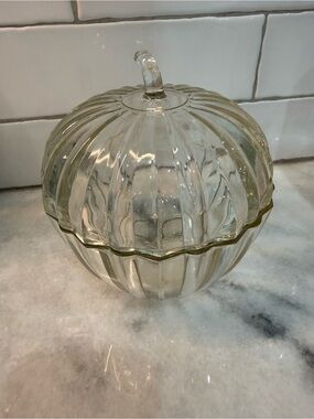 Pristine Condition Crystal Clear (Made In USA) Apple Candy Lidded Jar-6"